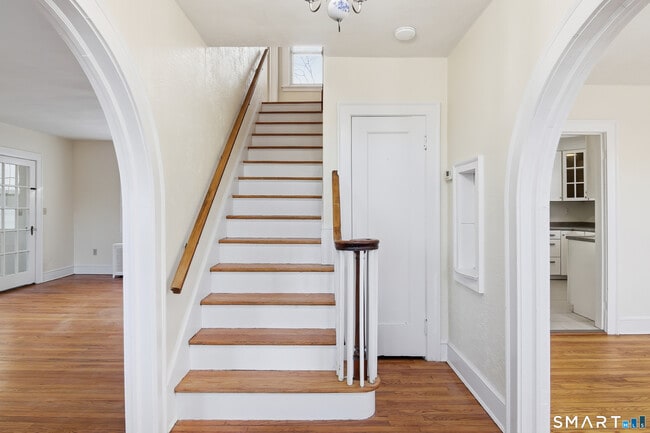 Building Photo - 815 E Main St