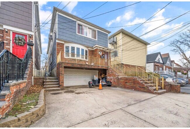 Building Photo - 93 Lord Ave