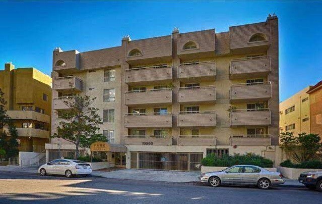 Foto del edificio - 10960 Ashton Ave