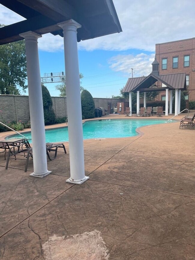 Building Photo - Studio w/ In-Unit Laundry near Tom Lee Park