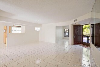 Building Photo - 3367 Perimeter Dr