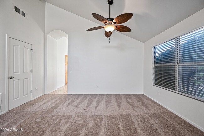 Foto del edificio - 7160 E Lindner Ave