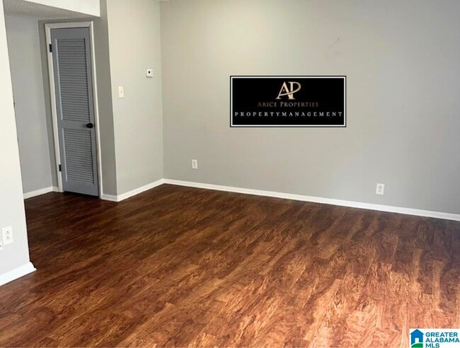 Foto del edificio - 820 Beacon Pkwy E