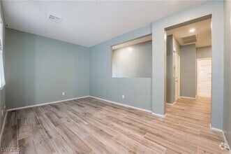 Building Photo - 2758 Estrada Heights St