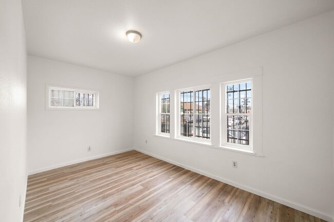 Building Photo - 400 Bissell Ave