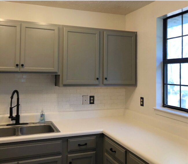 Building Photo - 2601 Morganmeade Dr