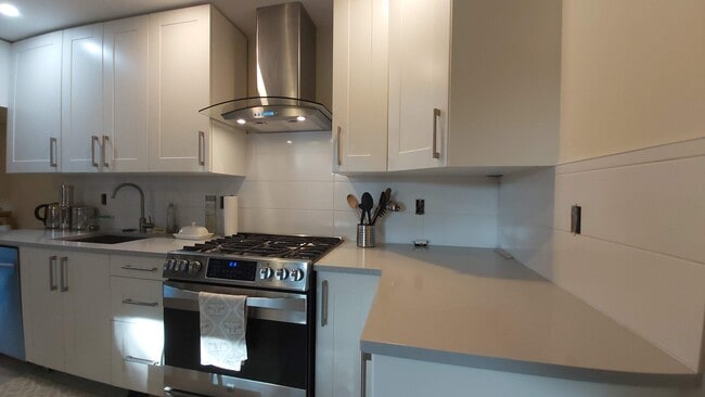 Building Photo - 4110 San Mateo Pl