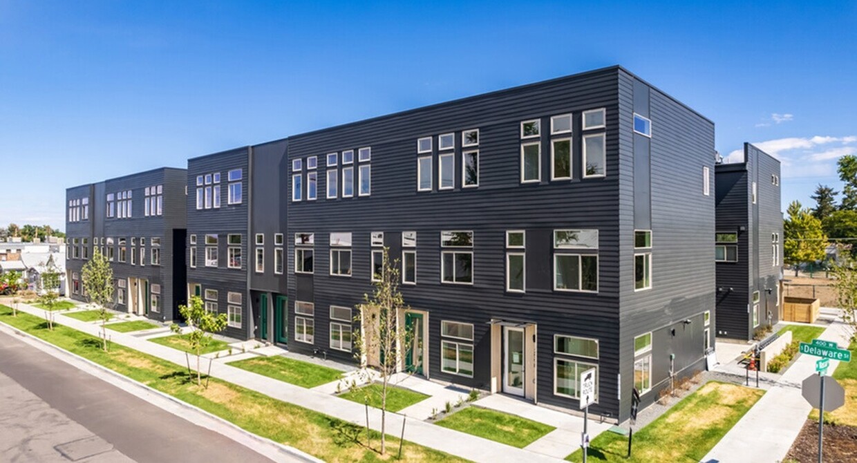 Foto principal - Delaware Street Townhomes