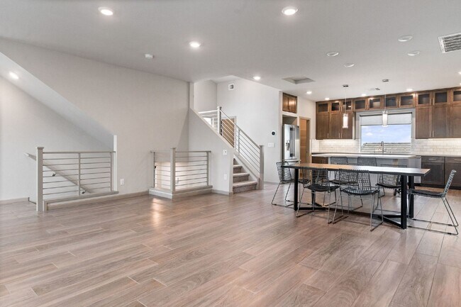 Building Photo - stunning 3-bedroom, 2.5-bathroom Tri Level...