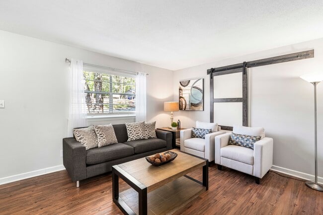 Living room - Booker Creek - Students save up to 10%! Apartments