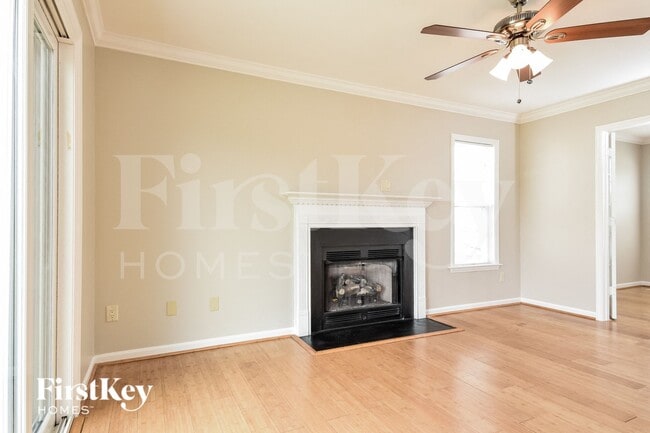 Foto del edificio - 6033 Old Plank Rd