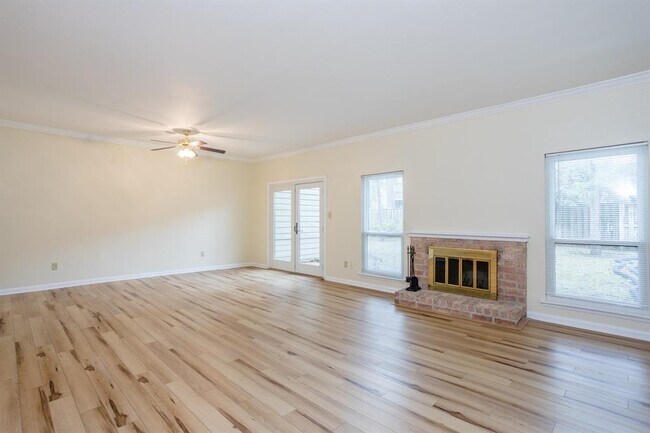 Foto del edificio - 9400 Doliver Dr