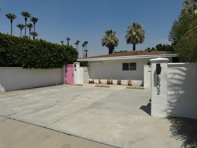 Building Photo - 502 Calle Santa Rosa S
