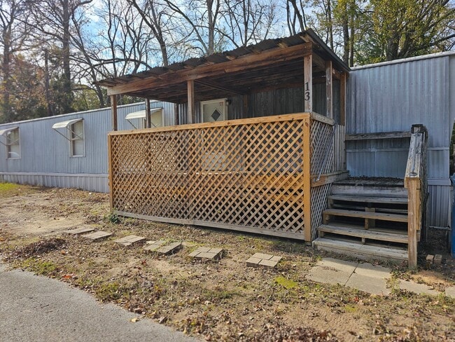 Building Photo - 413 Miller St