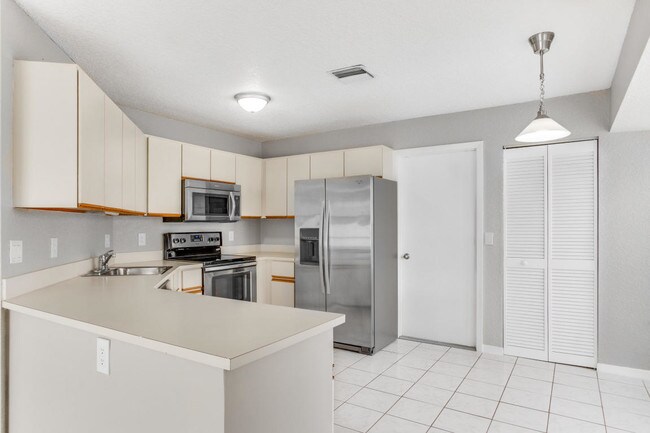 Foto del edificio - 9924  Majorca Place