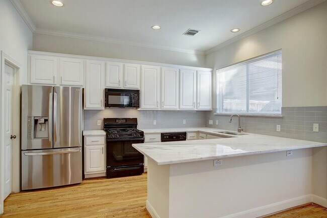 Foto del edificio - 3343 Memorial Crest Blvd