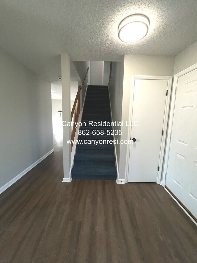 Building Photo - Fantastic 3BR 3BA home in Great Location!