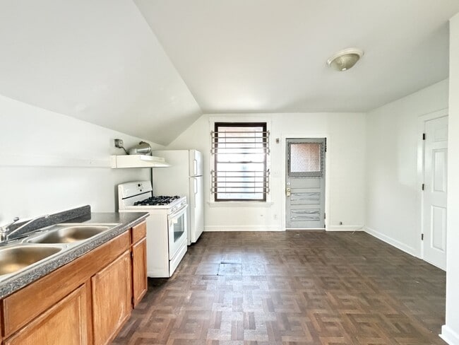 Foto del edificio - 1609 N McVicker Ave
