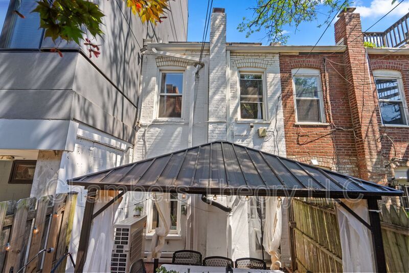 Foto principal - 219 Parker St NE