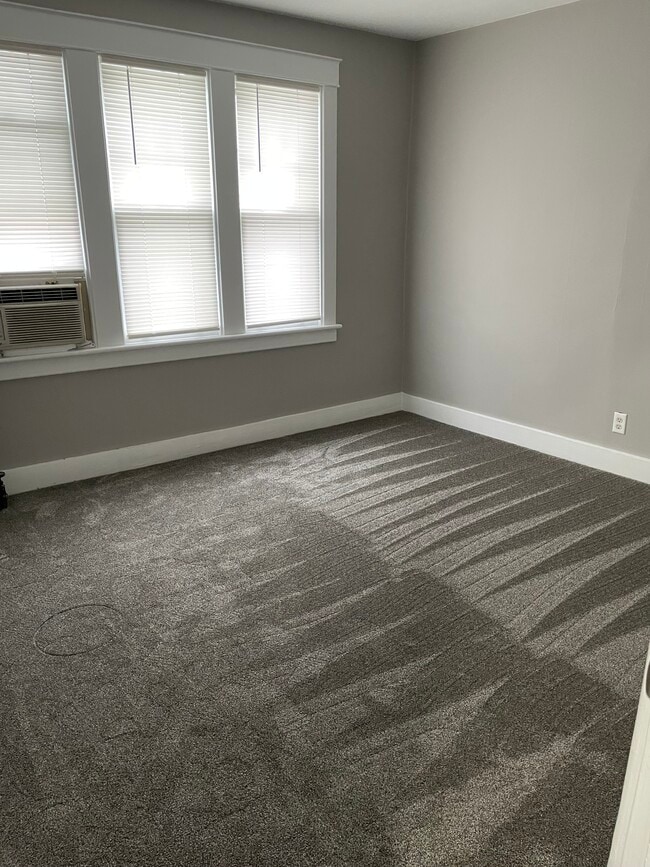 BR 1 - 31 Terrace Ave