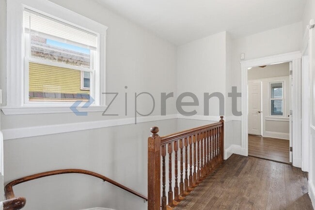 Building Photo - Unit 2