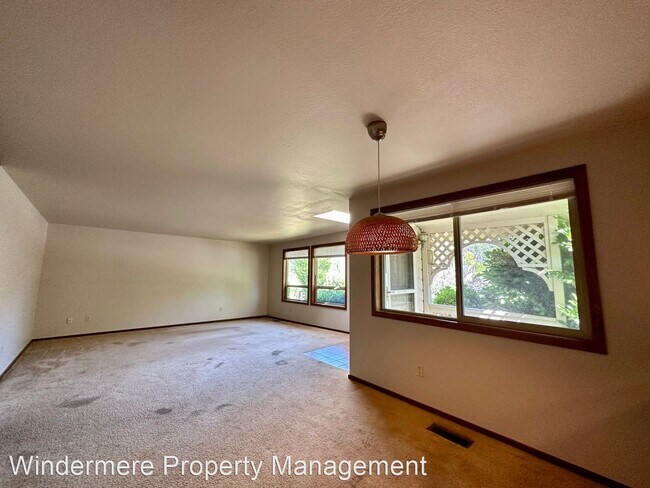 Building Photo - 3 br, 2 bath House - 617 Willow Court S.