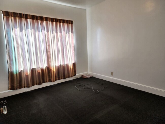 Building Photo - 1540 Thomas Ave