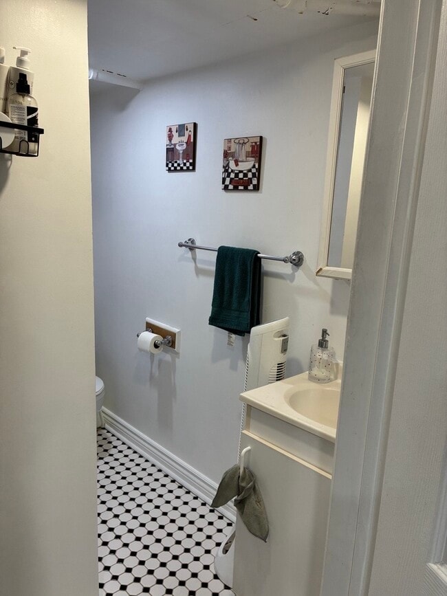 Building Photo - 312 Cooper St