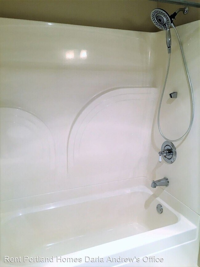 Foto del edificio - 2 br, 1 bath House - 12614 NW Barnes Road #1