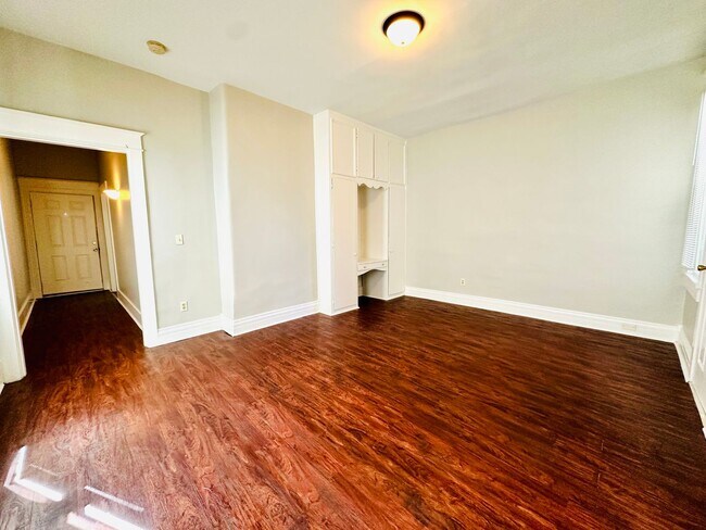 Foto del edificio - 621 E Burnett Ave