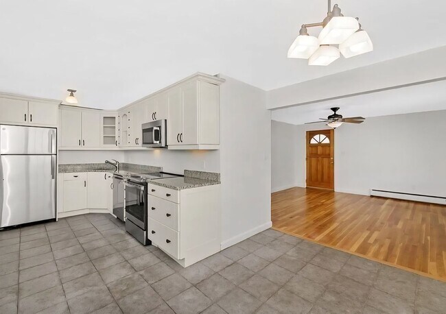 Foto del edificio - Beautiful 1 Bedroom apartment - Ashmont 9/1