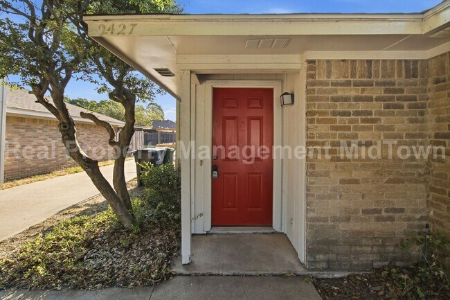 Foto del edificio - 2427 Indigo Ln