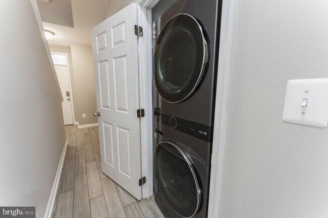 Foto del edificio - Amazing 3 bedroom/3.5 bathroom Townhouse