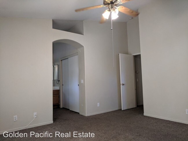 Building Photo - 4 br, 2 bath House - 2132 Krystal Place