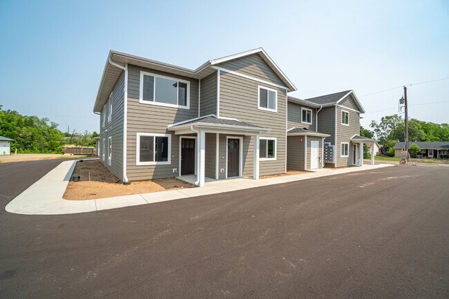 Building Photo - Beautiful 2 Bedroom, 2 Bathroom Apartment ...