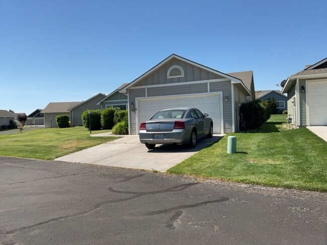 Building Photo - 142 Berkshire Ln