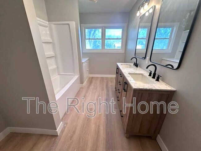 Foto del edificio - 4525 N 70th St