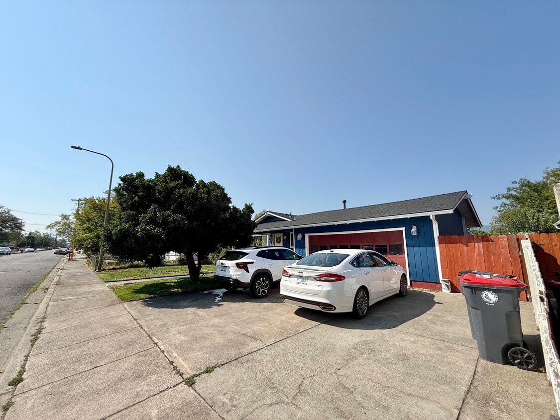 Primary Photo - 2931 Howard Ave