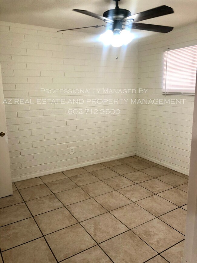 Building Photo - Darling 1 Bed 1 Bath Unit Centrally Located