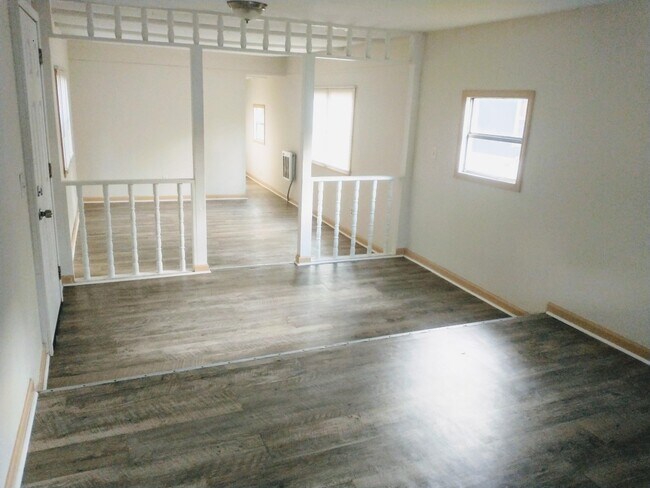 Foto del edificio - 1325 N Franklin St