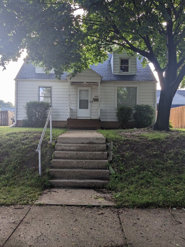 Primary Photo - 4 Bedroom 1 Bath Single Family