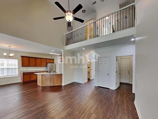 Foto del edificio - 3043 Holderwood Dr