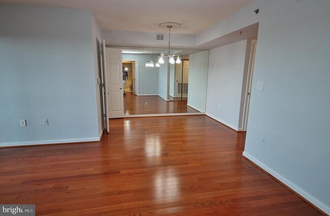 Building Photo - 2151 Jamieson Ave