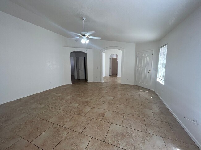 Building Photo - 3 Bed 2 Bath Home