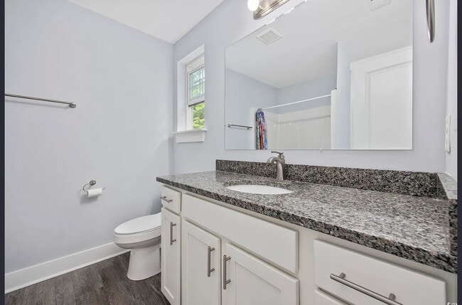 Building Photo - 2728 Mercer Dr
