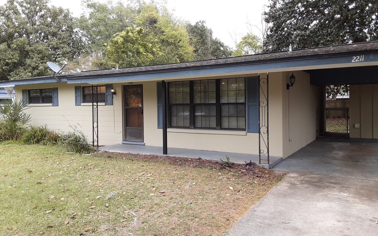 Primary Photo - 2211 Patou Dr W