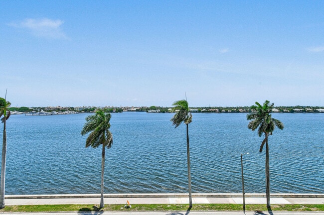 Building Photo - 1701 S Flagler Dr