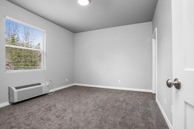 Foto del edificio - 4445 Sunnyside Rd SE