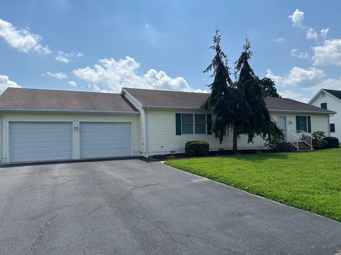 Building Photo - Single Family Home in Bay Breeze