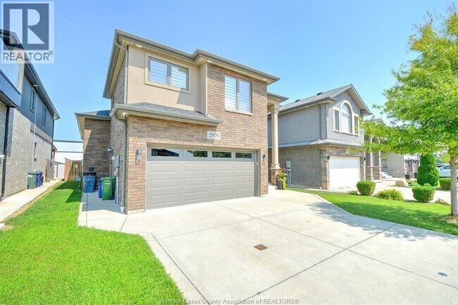 Building Photo - 2976 McRobbie Cres